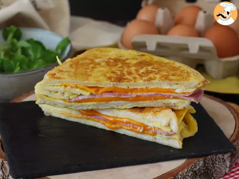 Sandwich express à l'omelette - French toast omelette sandwich - Egg sandwich hack